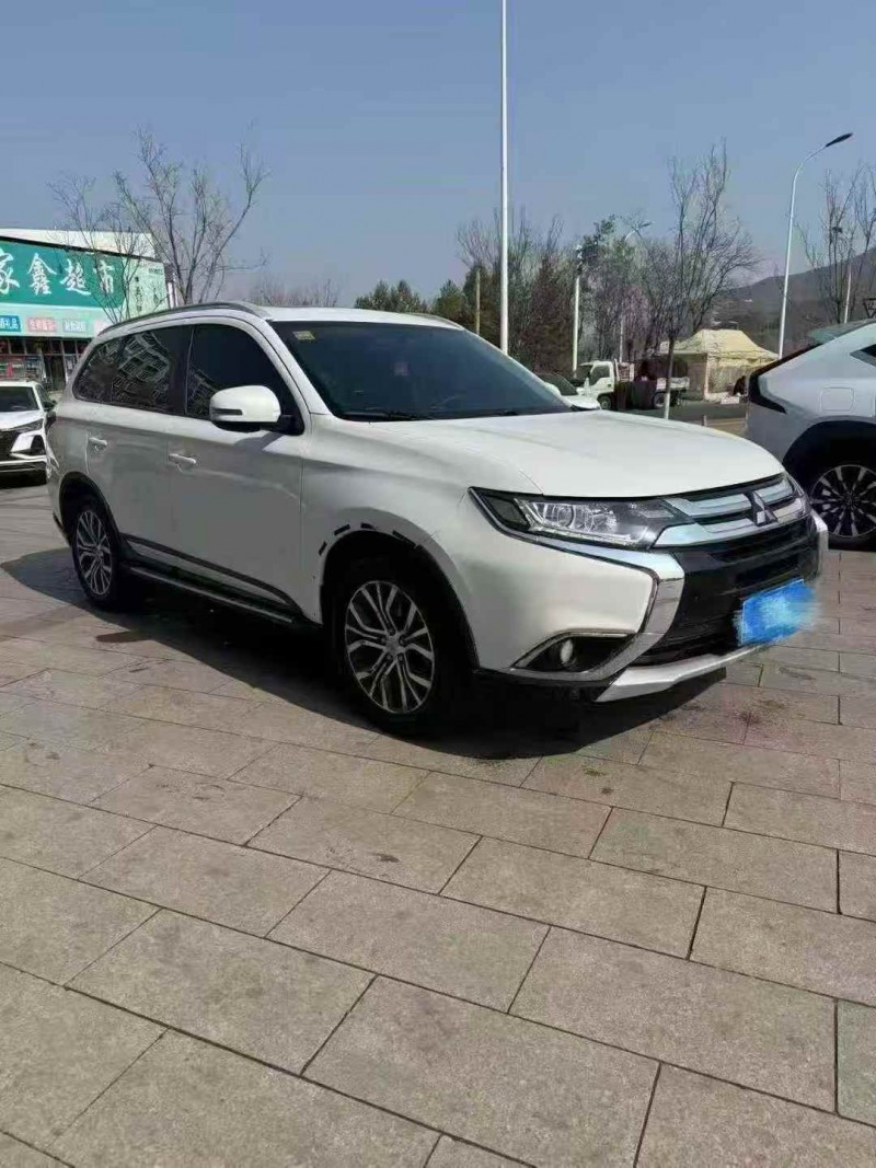 邢台18年三菱欧蓝德2