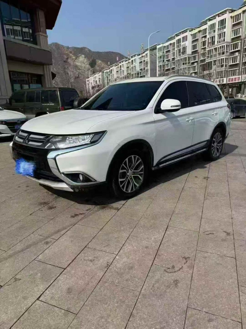 邢台18年三菱欧蓝德3