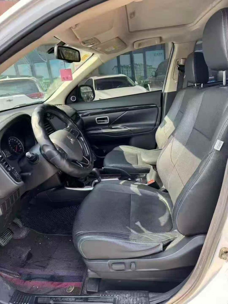 邢台18年三菱欧蓝德4