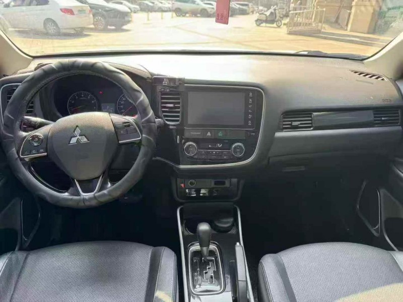 邢台18年三菱欧蓝德6