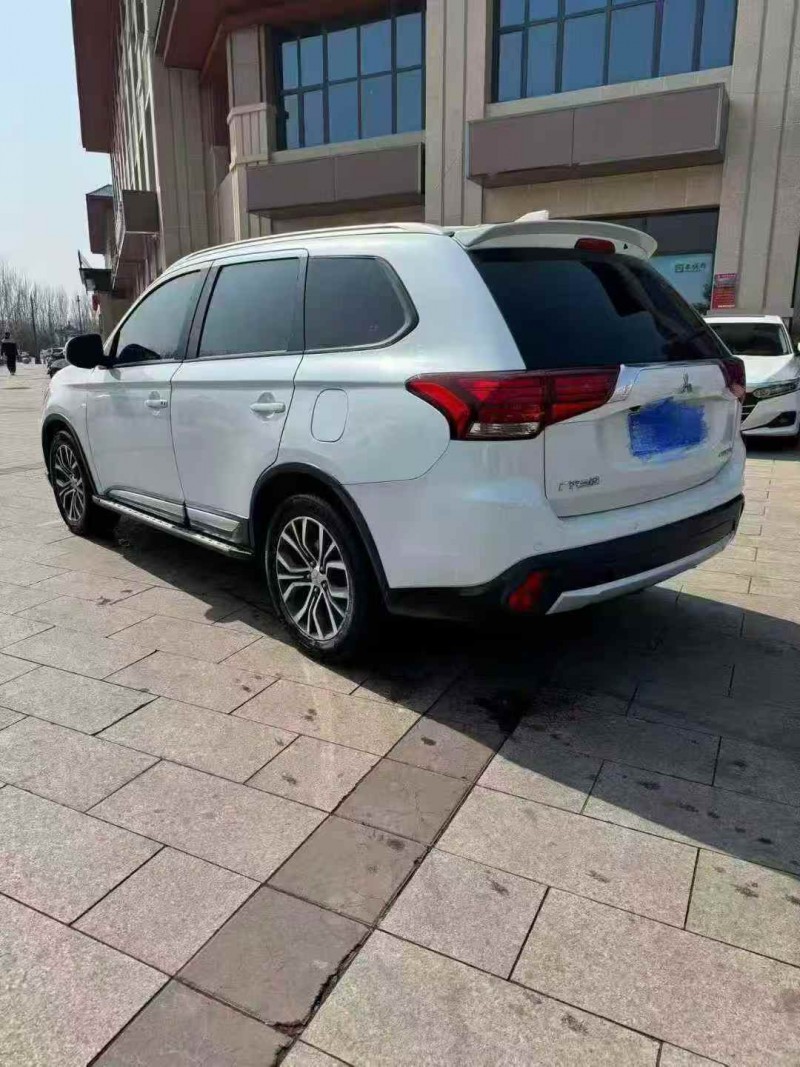 邢台18年三菱欧蓝德8