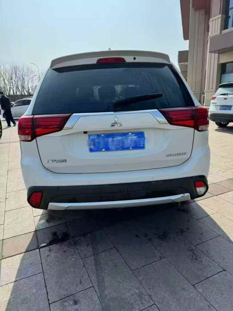 邢台18年三菱欧蓝德9