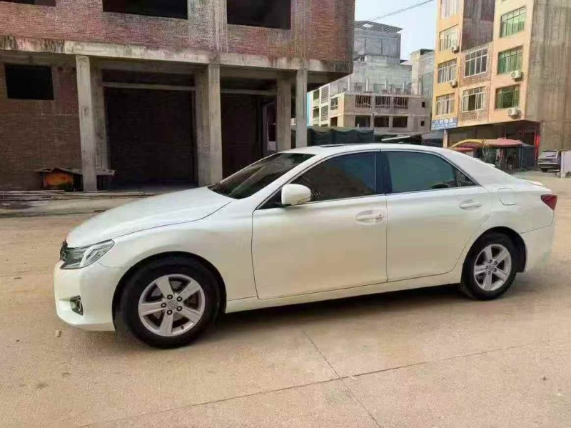 贵港16年丰田锐志2