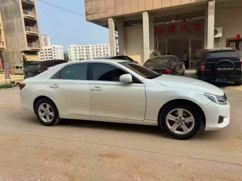 贵港16年丰田锐志3