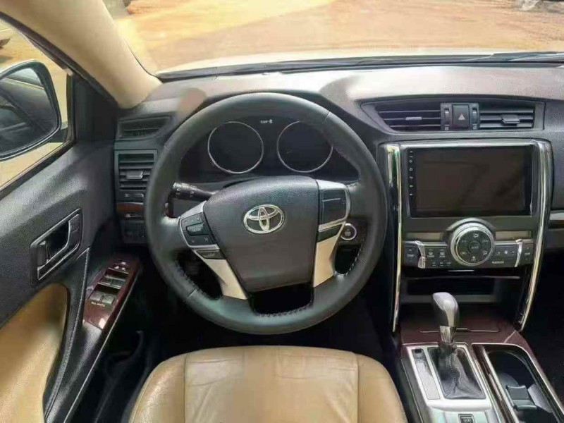 贵港16年丰田锐志4