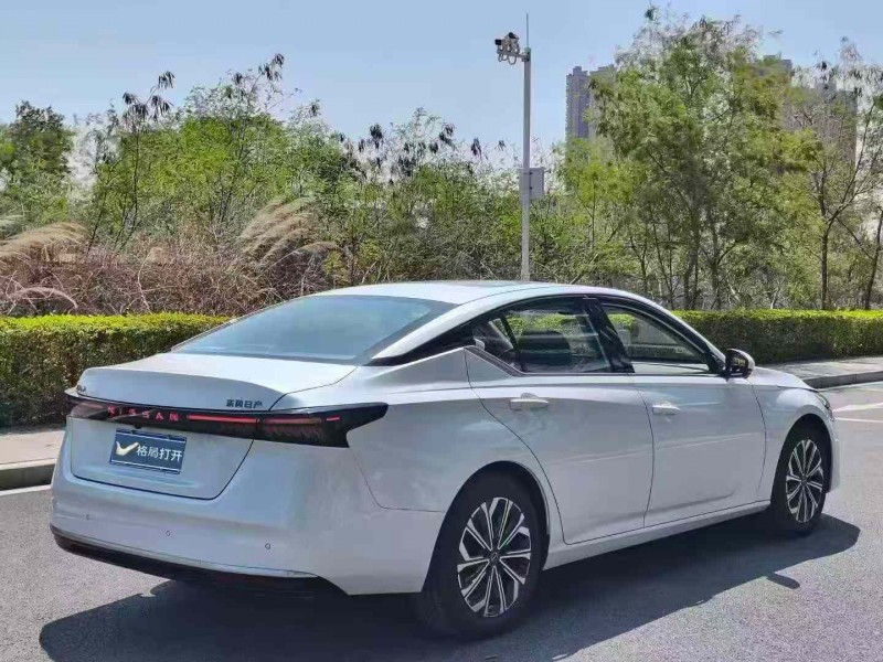 东莞26年日产天籁8