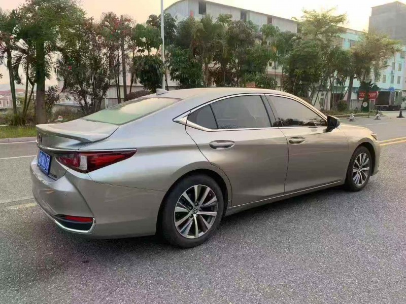 汕頭19年雷克薩斯ES7