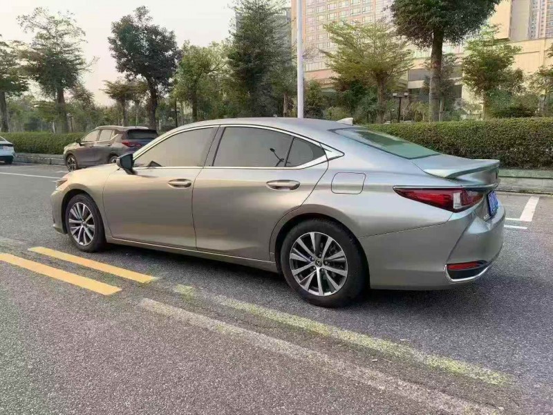 汕頭19年雷克薩斯ES8