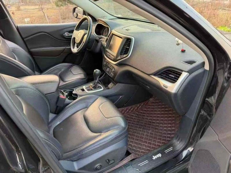 湖州20年Jeep自由光6