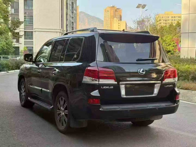 广元13年雷克萨斯LX7