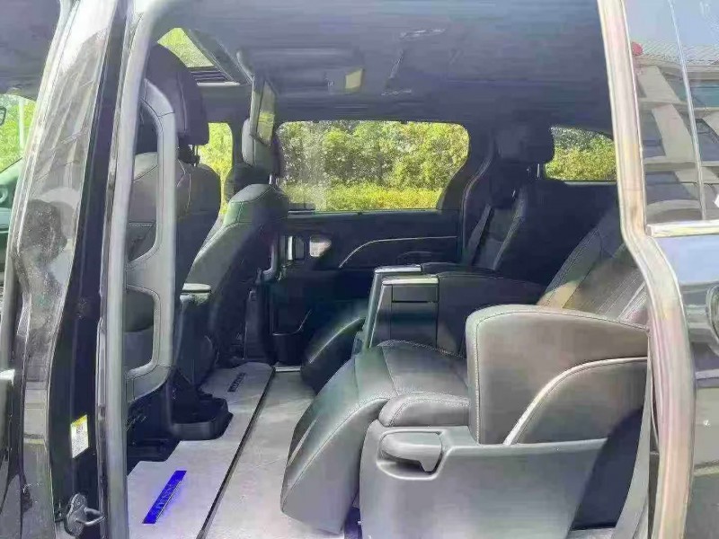 江门24年丰田塞纳4