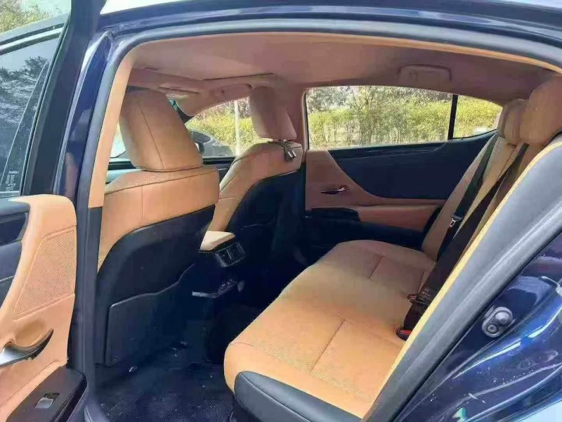 河源23年雷克萨斯ES4