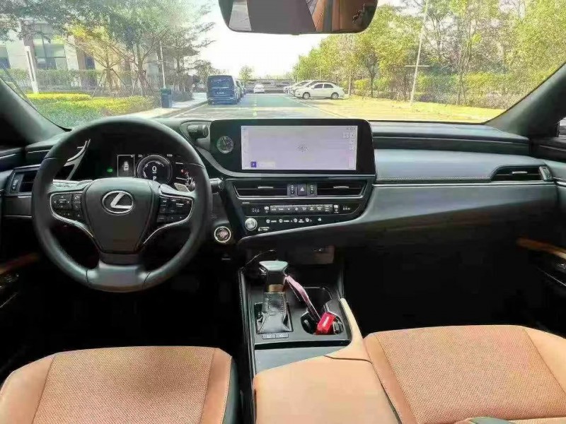 河源23年雷克萨斯ES5