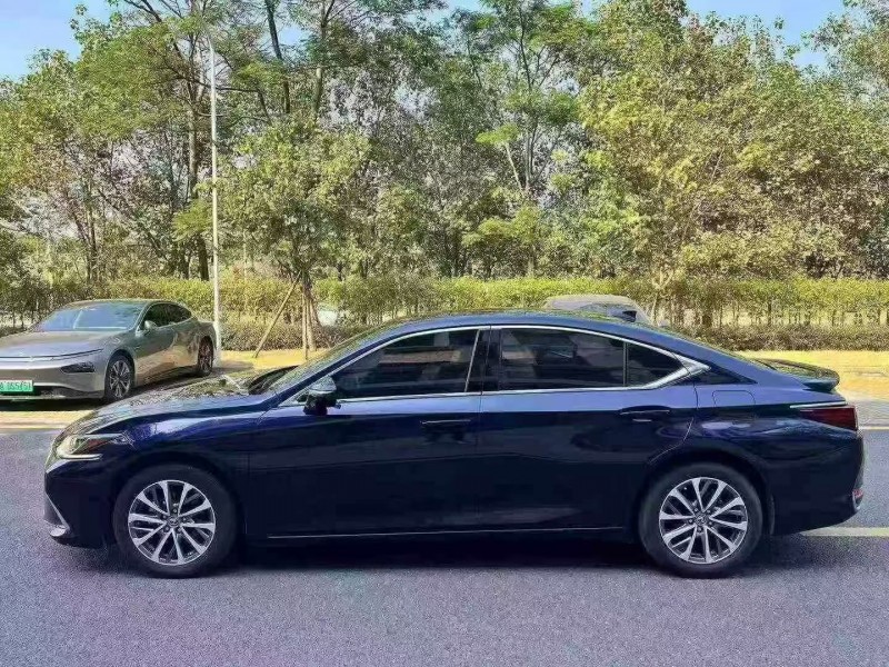 河源23年雷克萨斯ES7