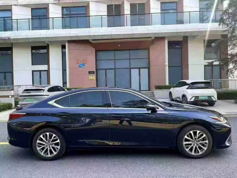 河源23年雷克萨斯ES8