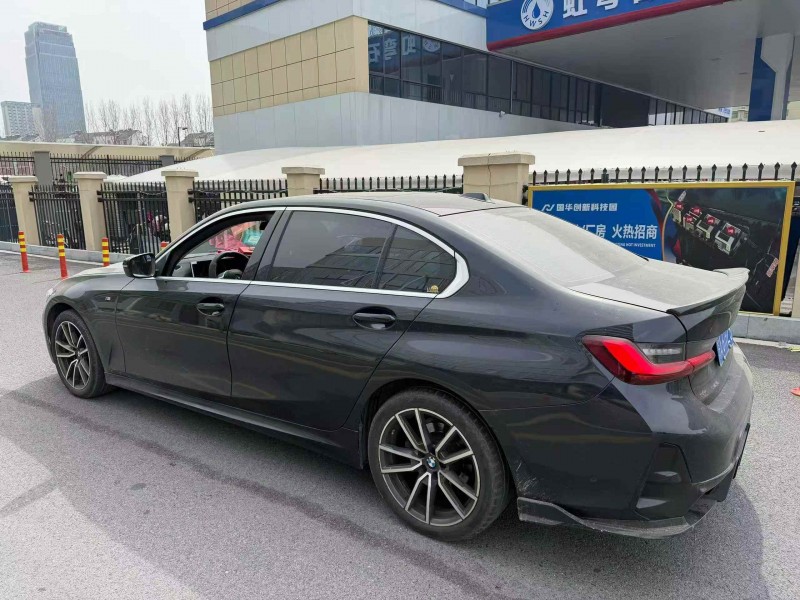 吉安23年宝马3系8