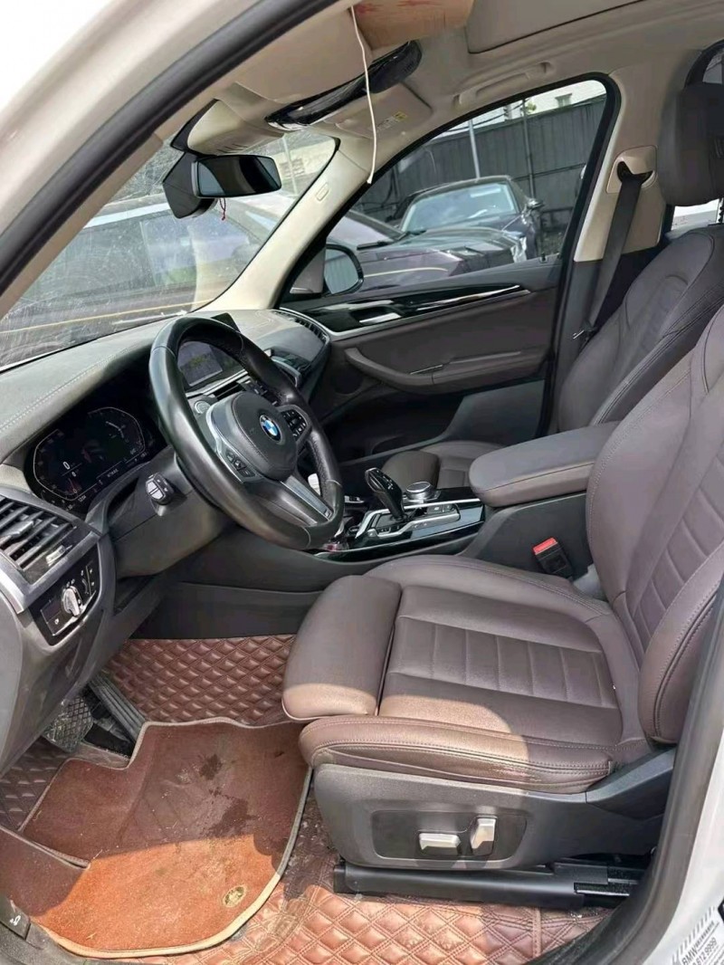 广州21年宝马X38
