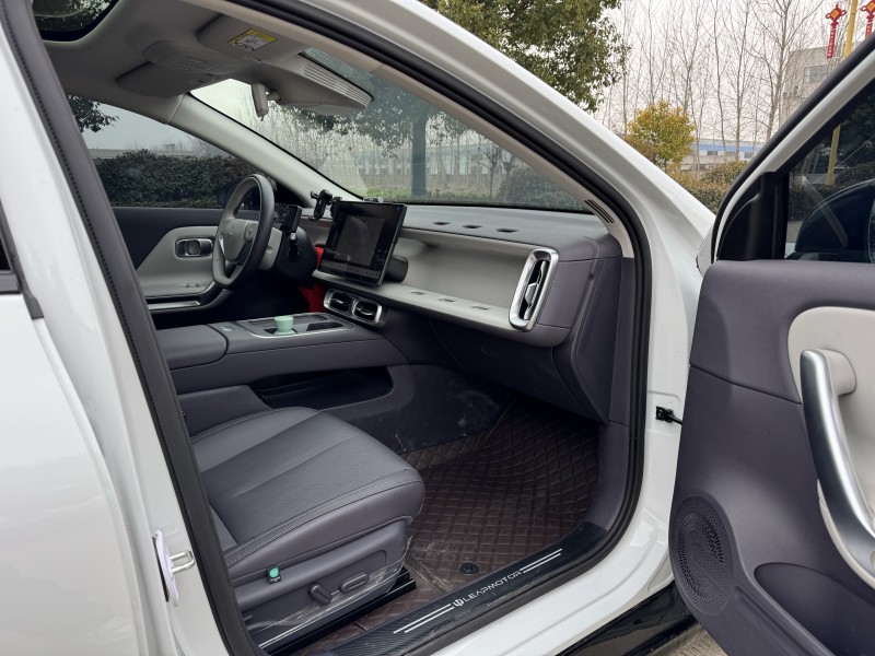 盐城25年零跑汽车B108