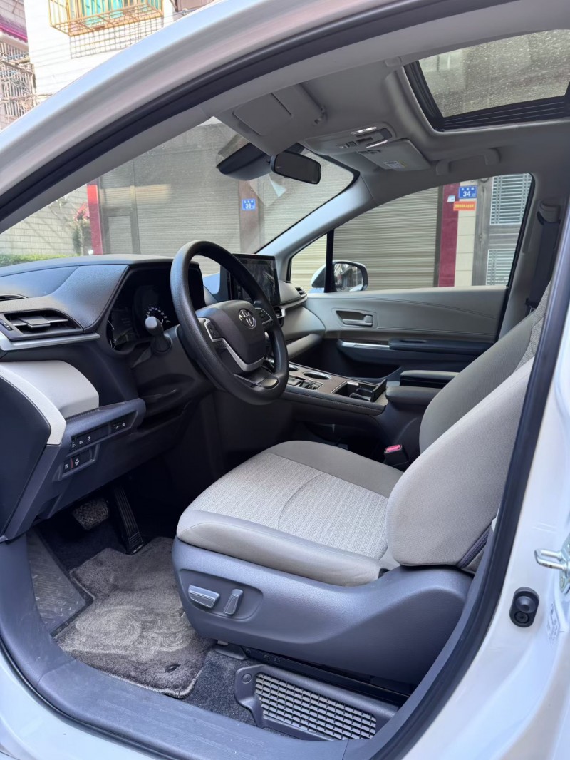 邵阳24年丰田塞纳4