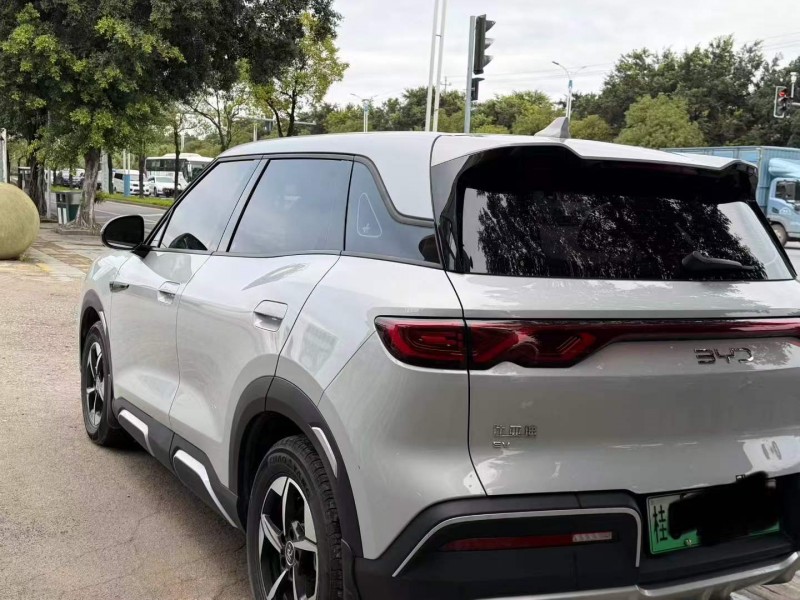 南寧24年比亞迪元8