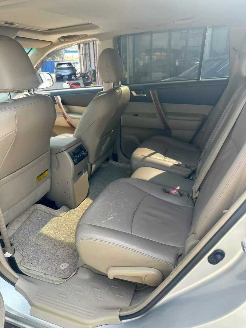 南寧10年豐田漢蘭達7