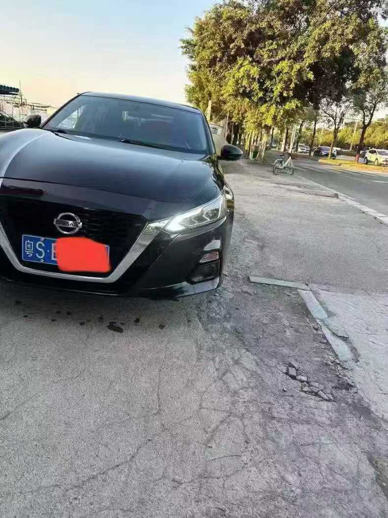 南宁19年日产天籁3