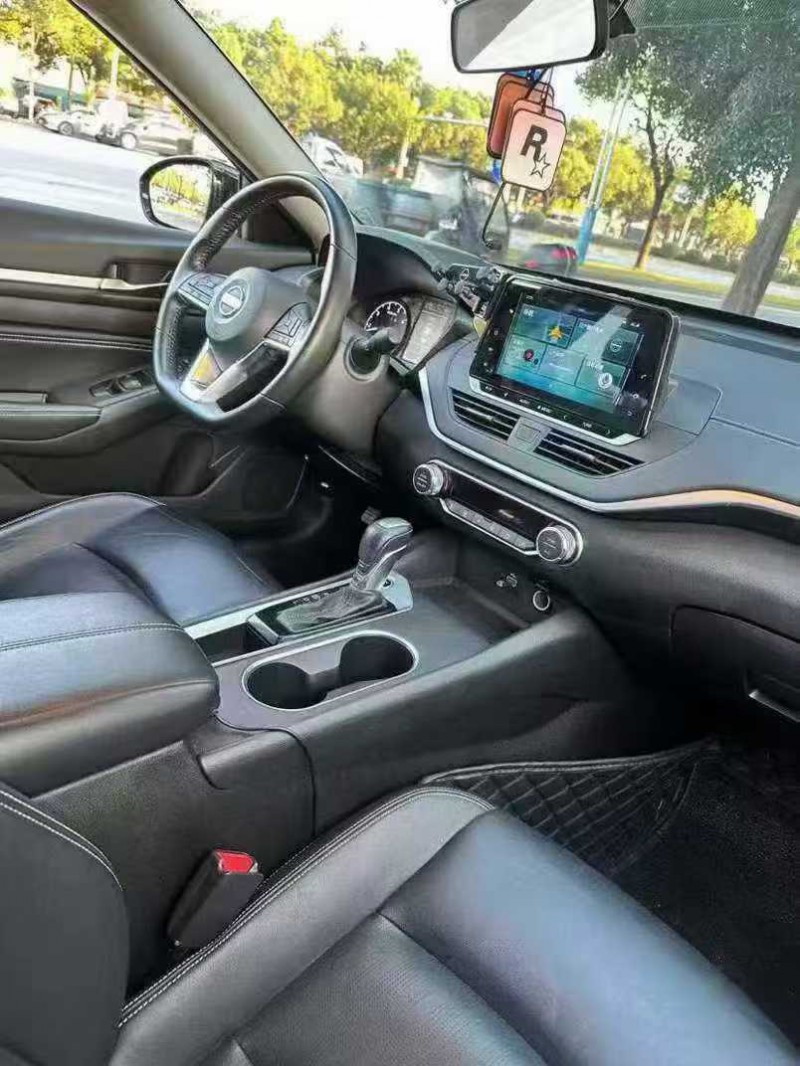 南宁19年日产天籁5