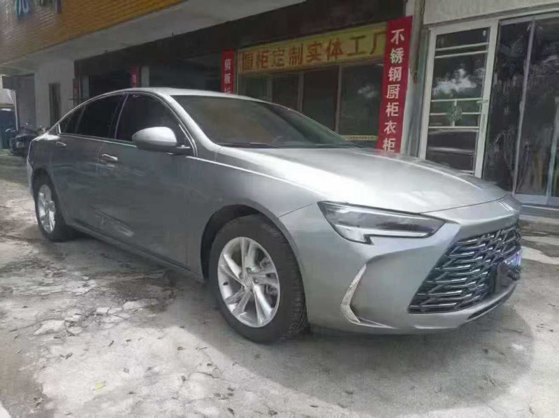 南宁24年别克君威2