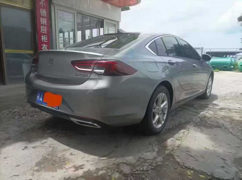 南宁24年别克君威7