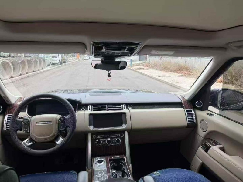 青岛17年路虎揽胜行政4