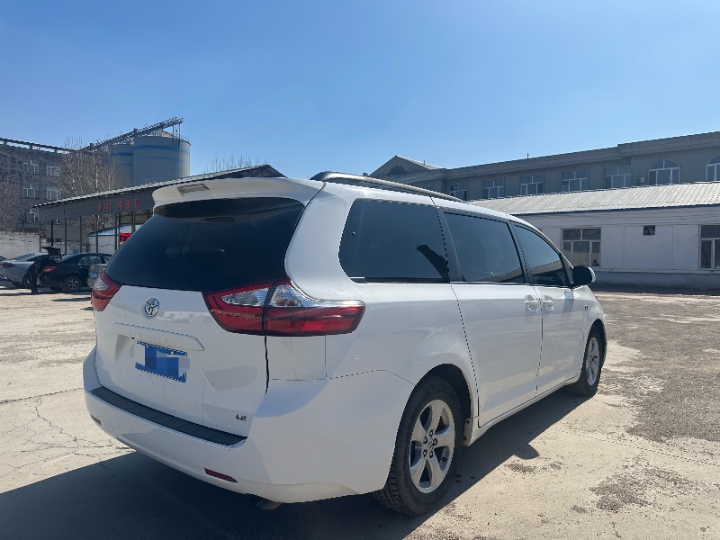 哈尔滨15年丰田塞纳4