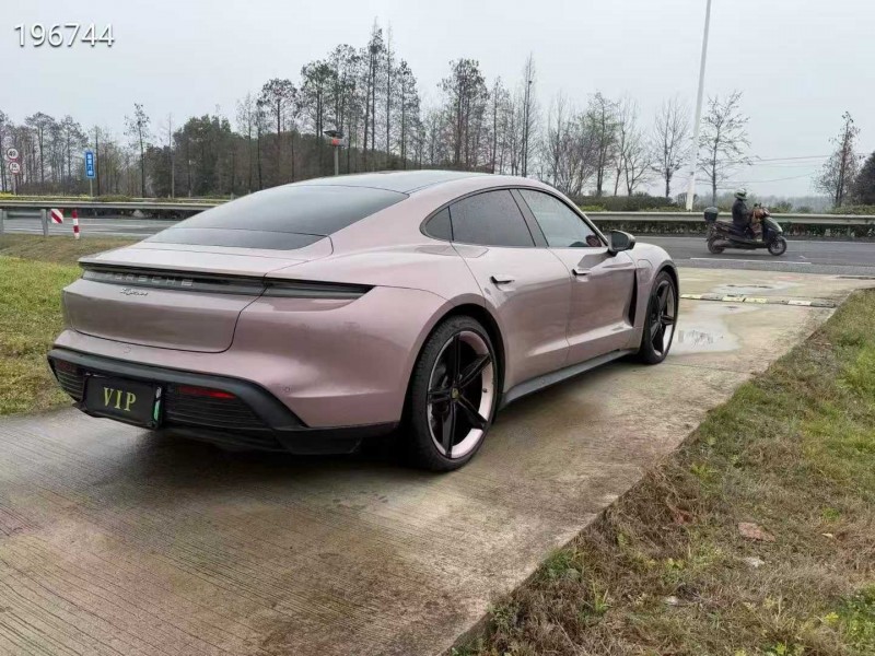 盐城22年保时捷帕拉梅拉8