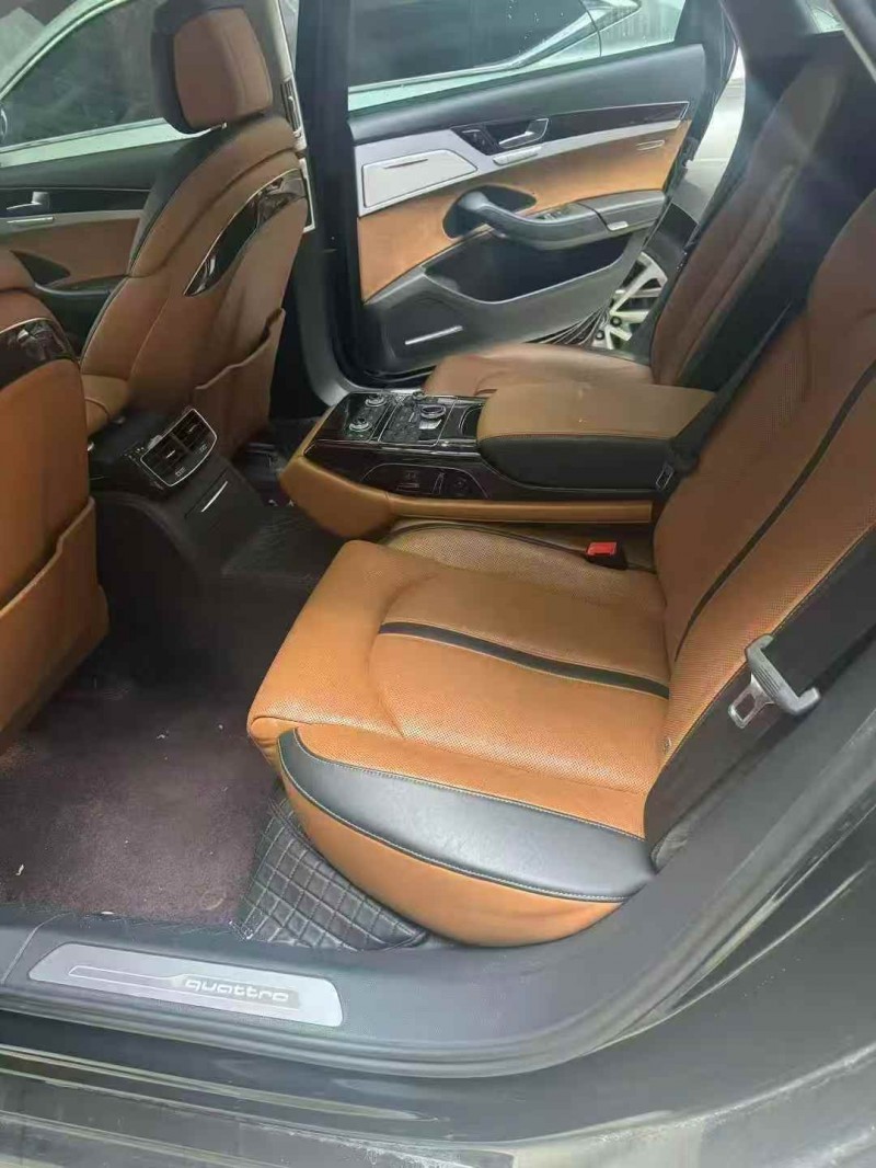 上海18年奥迪A8L5