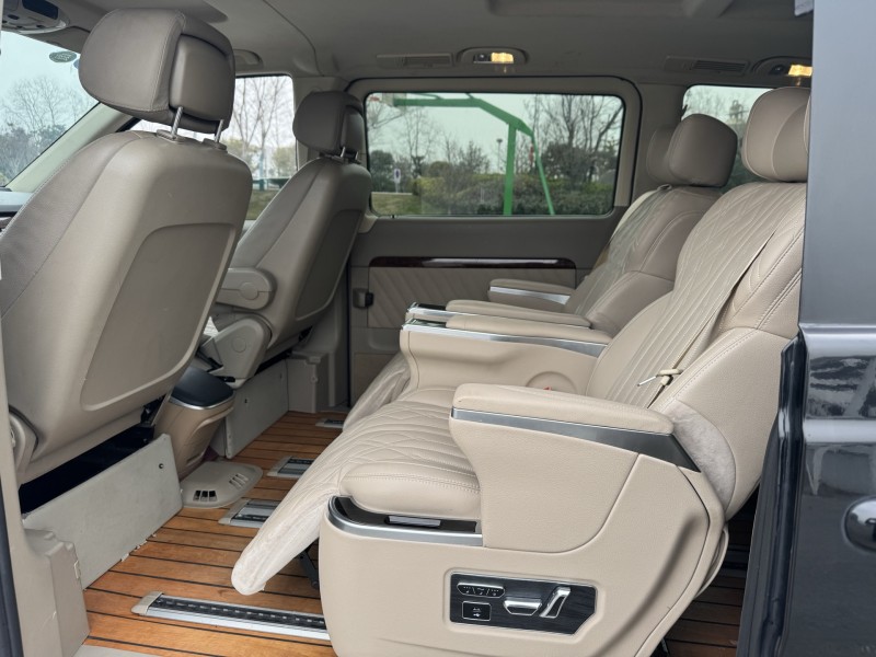 鹽城17年奔馳唯雅諾4