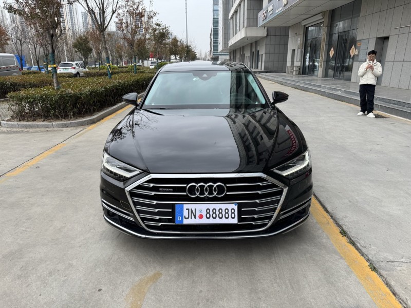 济宁21年奥迪A8L1