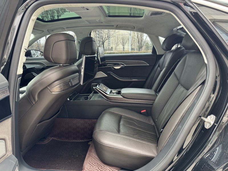 济宁21年奥迪A8L6