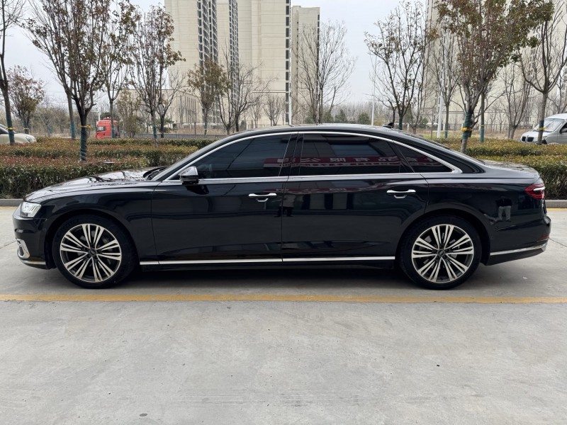 济宁21年奥迪A8L7