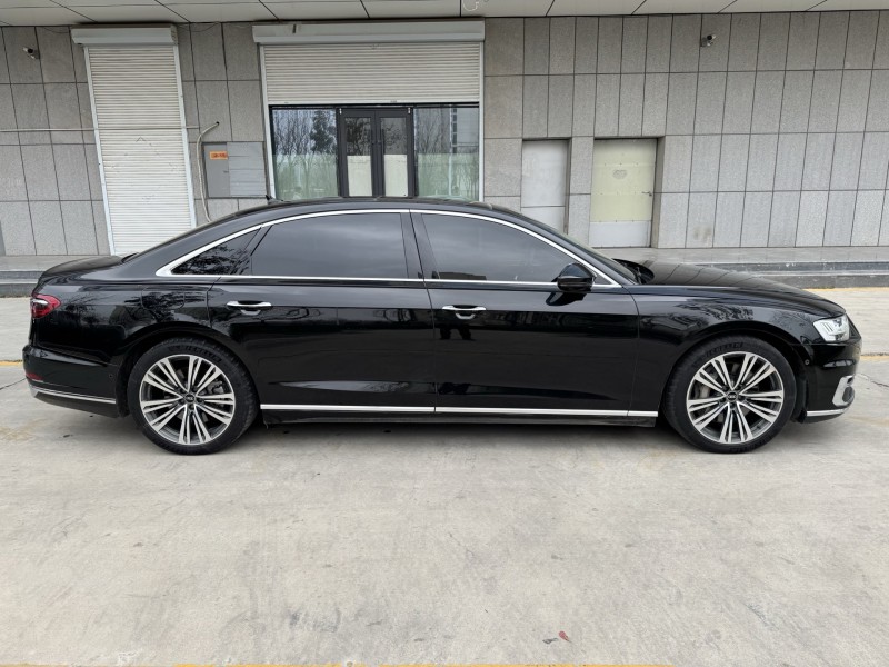 济宁21年奥迪A8L8