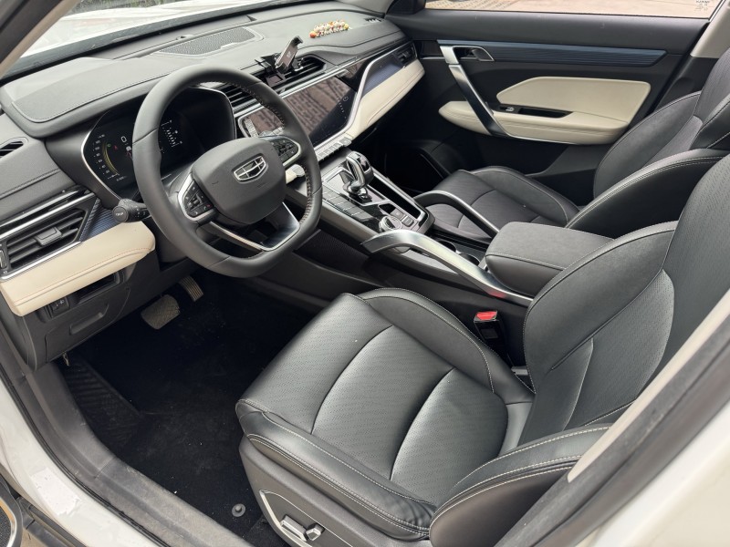 濟寧21年吉利博越4