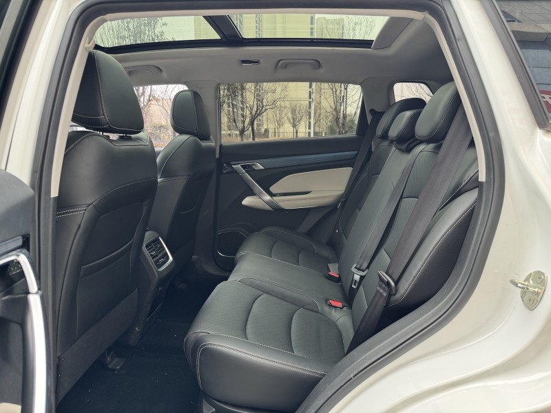 濟寧21年吉利博越5