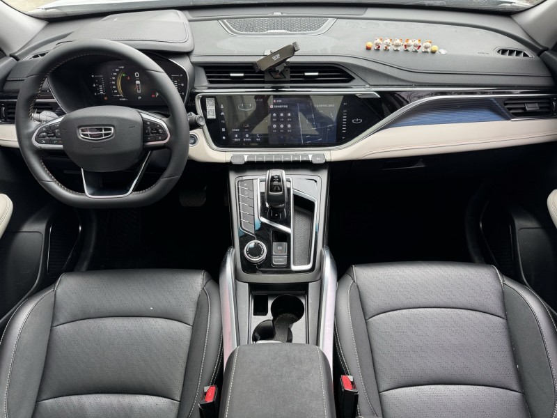 濟寧21年吉利博越6