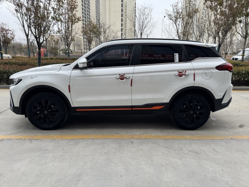 濟寧21年吉利博越8