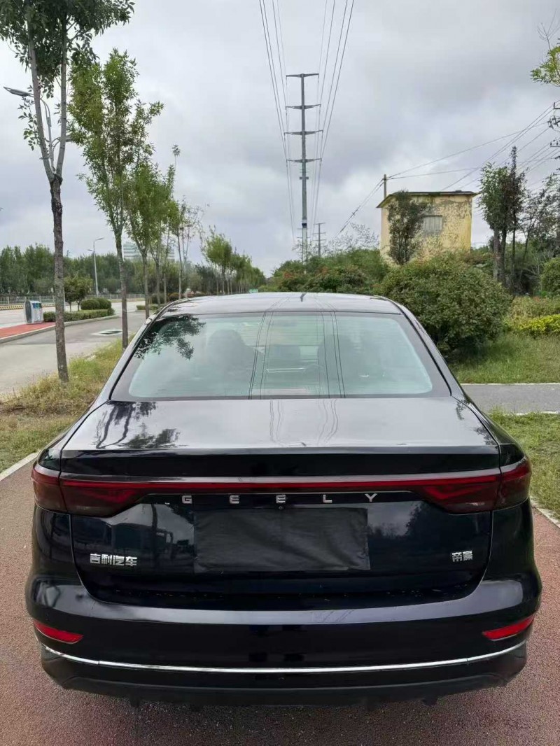 枣庄22年吉利帝豪9