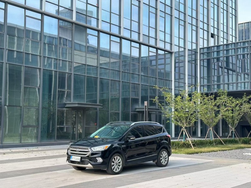 青島18年福特翼虎3