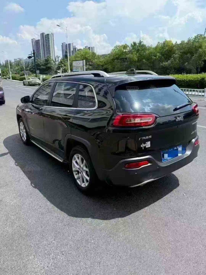 臺州17年Jeep自由光8