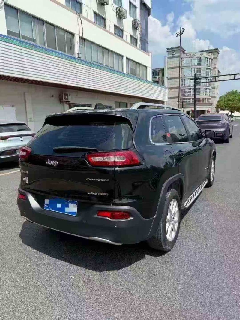 臺州17年Jeep自由光9