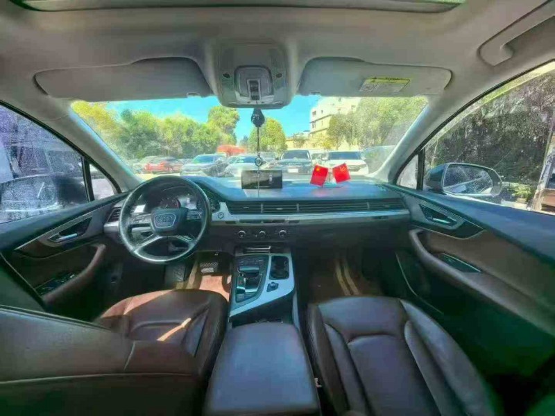 臨滄16年奧迪Q75