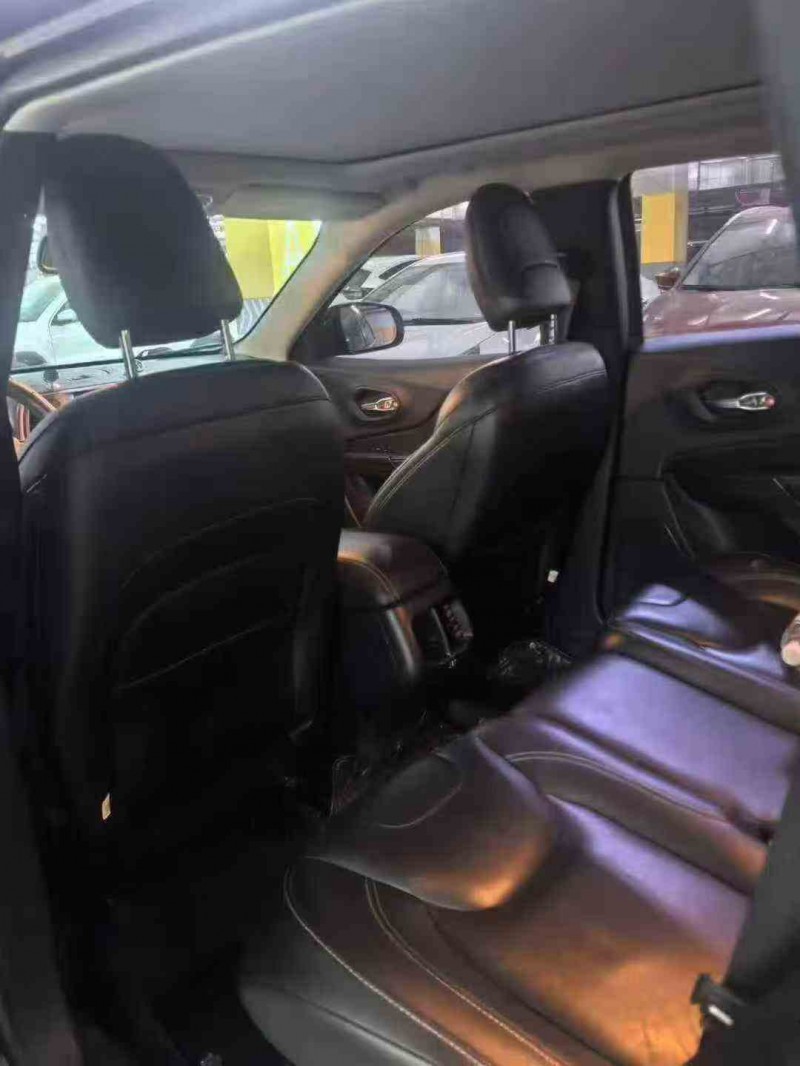 孝感18年Jeep自由光5