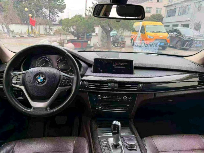 济南16年宝马X54