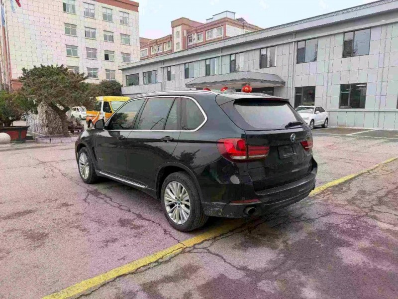 济南16年宝马X57